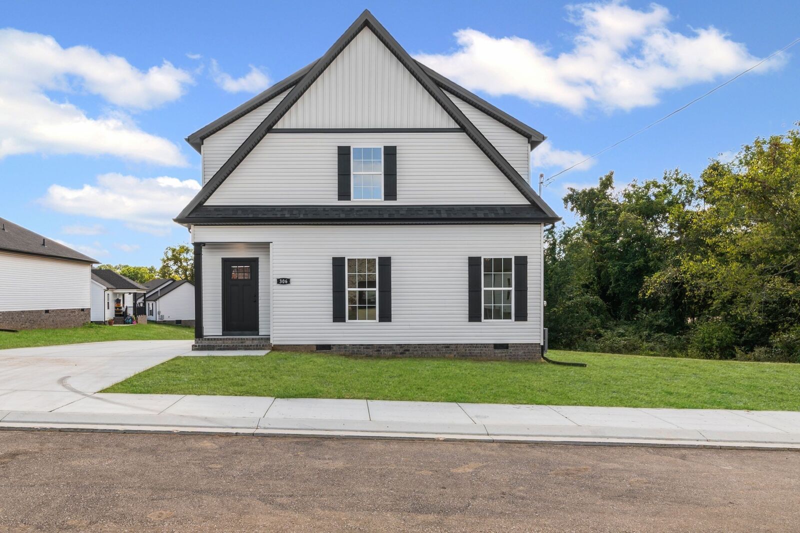 Property Photo:  304 Lee Lane  TN 37160 