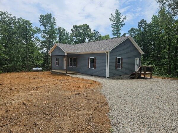 Property Photo:  413 Market St  TN 38485 