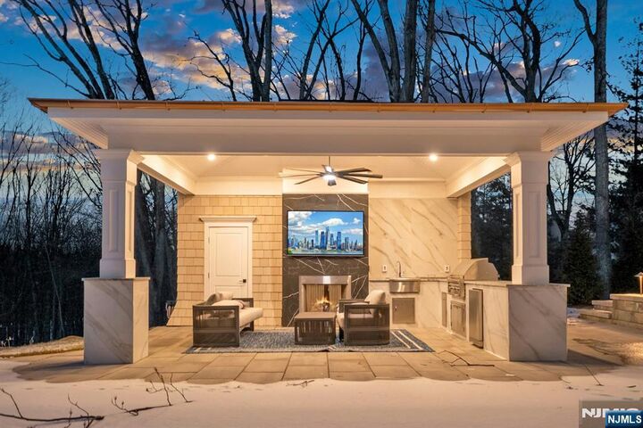 Property Photo:  396 Knollwood Road  NJ 07450 