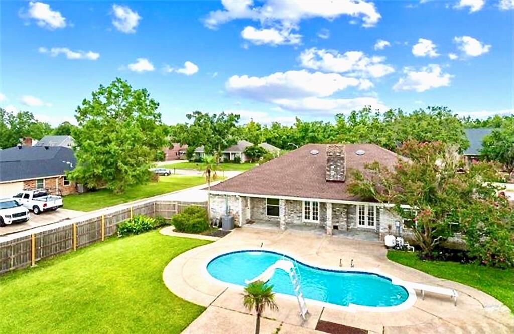Property Photo:  249 Somerset St  LA 70068 