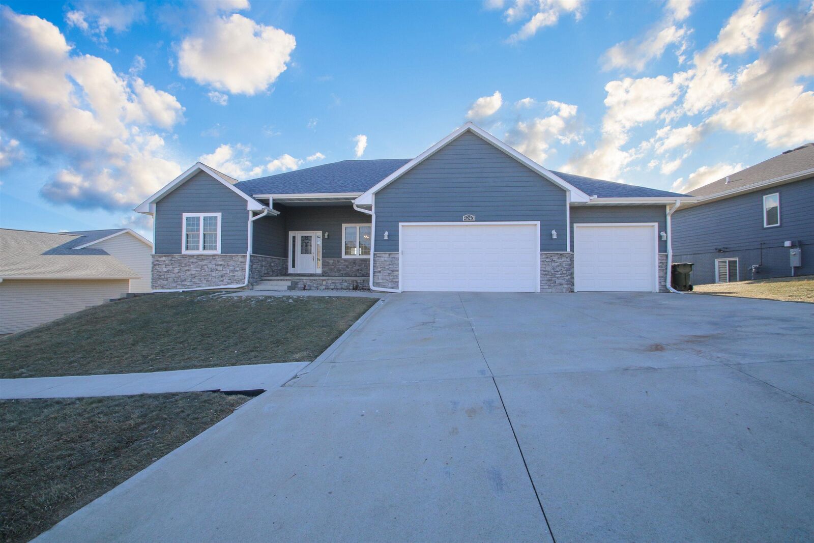 Property Photo: 4248 Fieldcrest Drive IA 51103