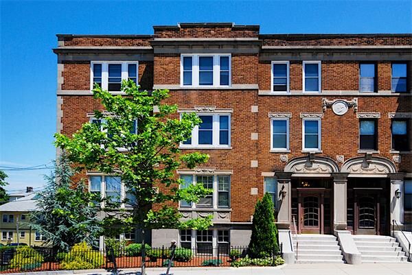 Property Photo:  2025 Commonwealth Avenue 5  MA 02135 