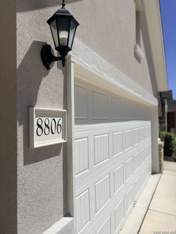 Property Photo: 8806 White Crown TX 78254