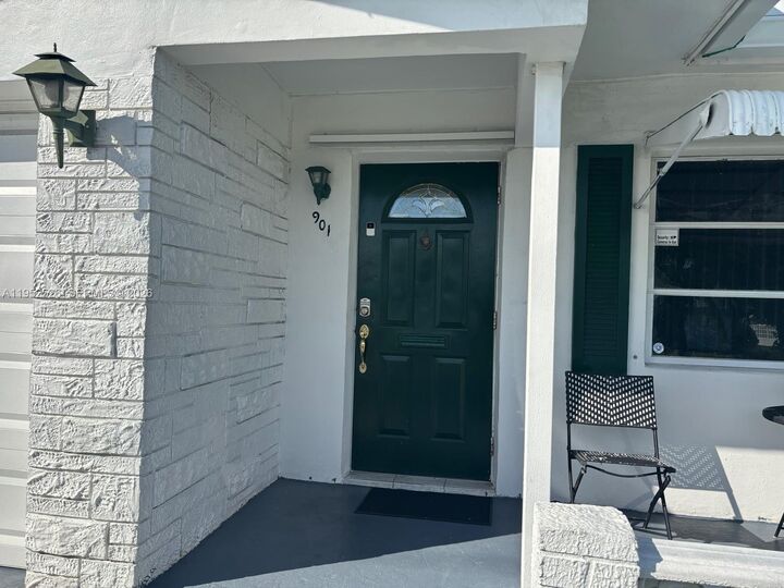 Property Photo:  901 Ocean Dr  FL 33426 