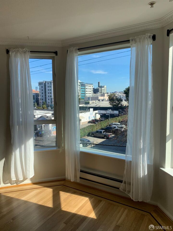 Property Photo:  550 S Van Ness Avenue 301  CA 94110 