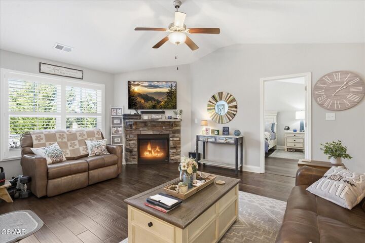 Property Photo: 422 Larkspur Way TN 37862