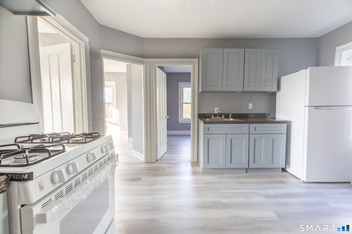 Property Photo:  132 Beaver Street First Floor  CT 06051 