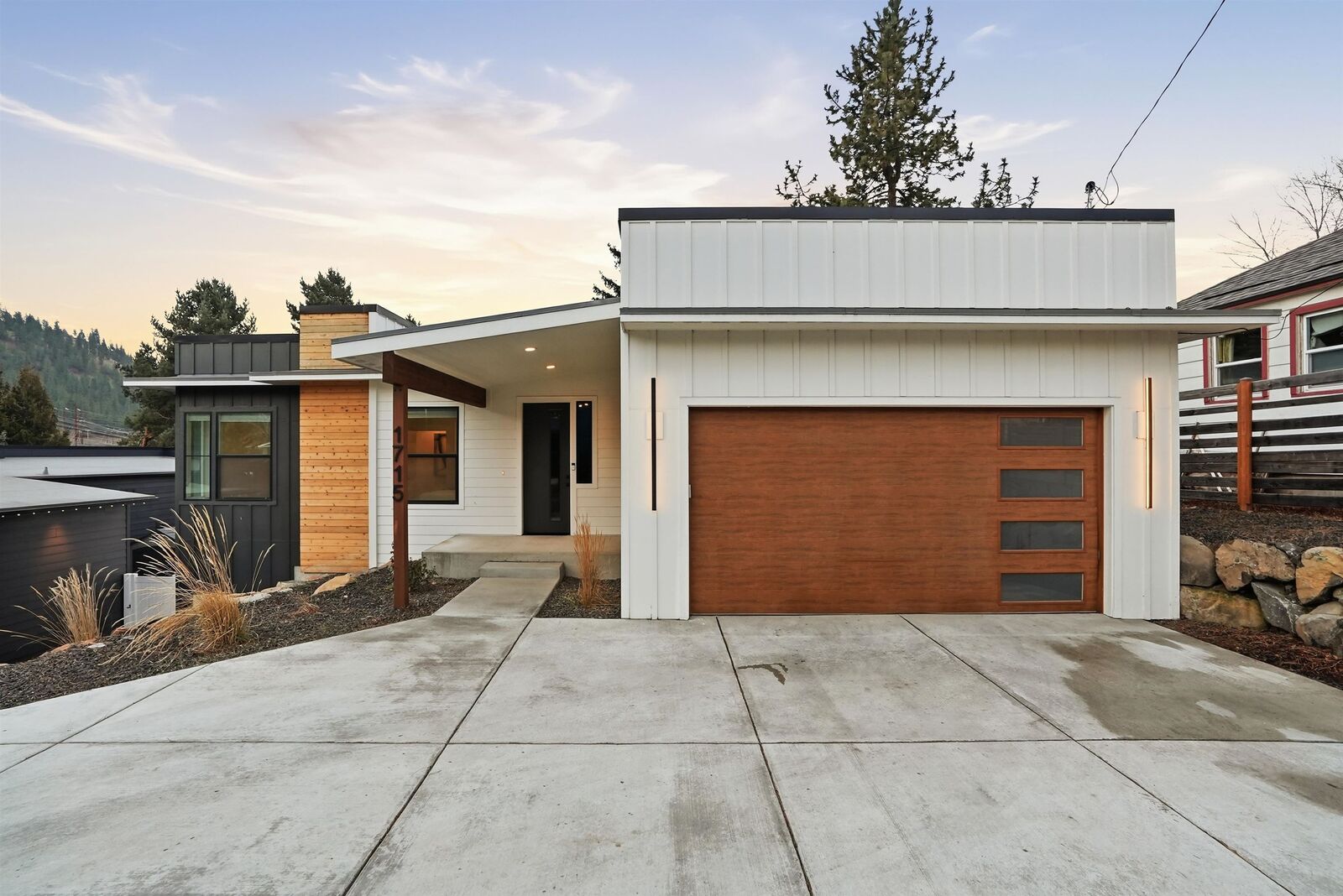 Property Photo:  1715 W 26th Ave  WA 99224 