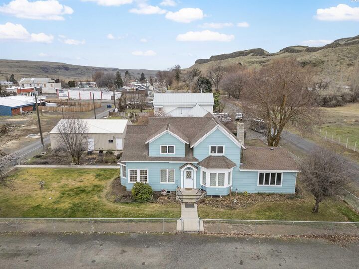 Property Photo:  145 W Cooper St  WA 99371 