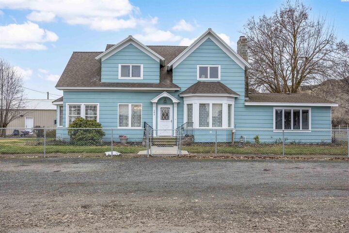 Property Photo: 145 W Cooper St WA 99371
