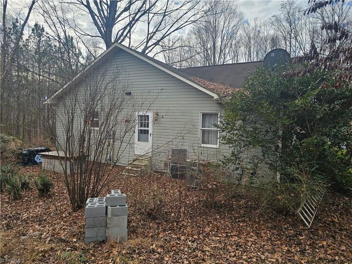 Property Photo:  130 Eagles Nest Lane  NC 28625 