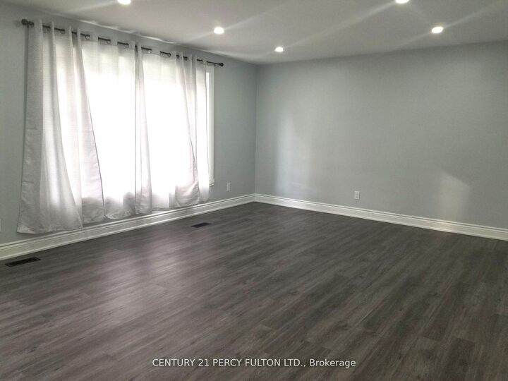 Property Photo:  1033 Centre Street N  ON L1N 4V4 