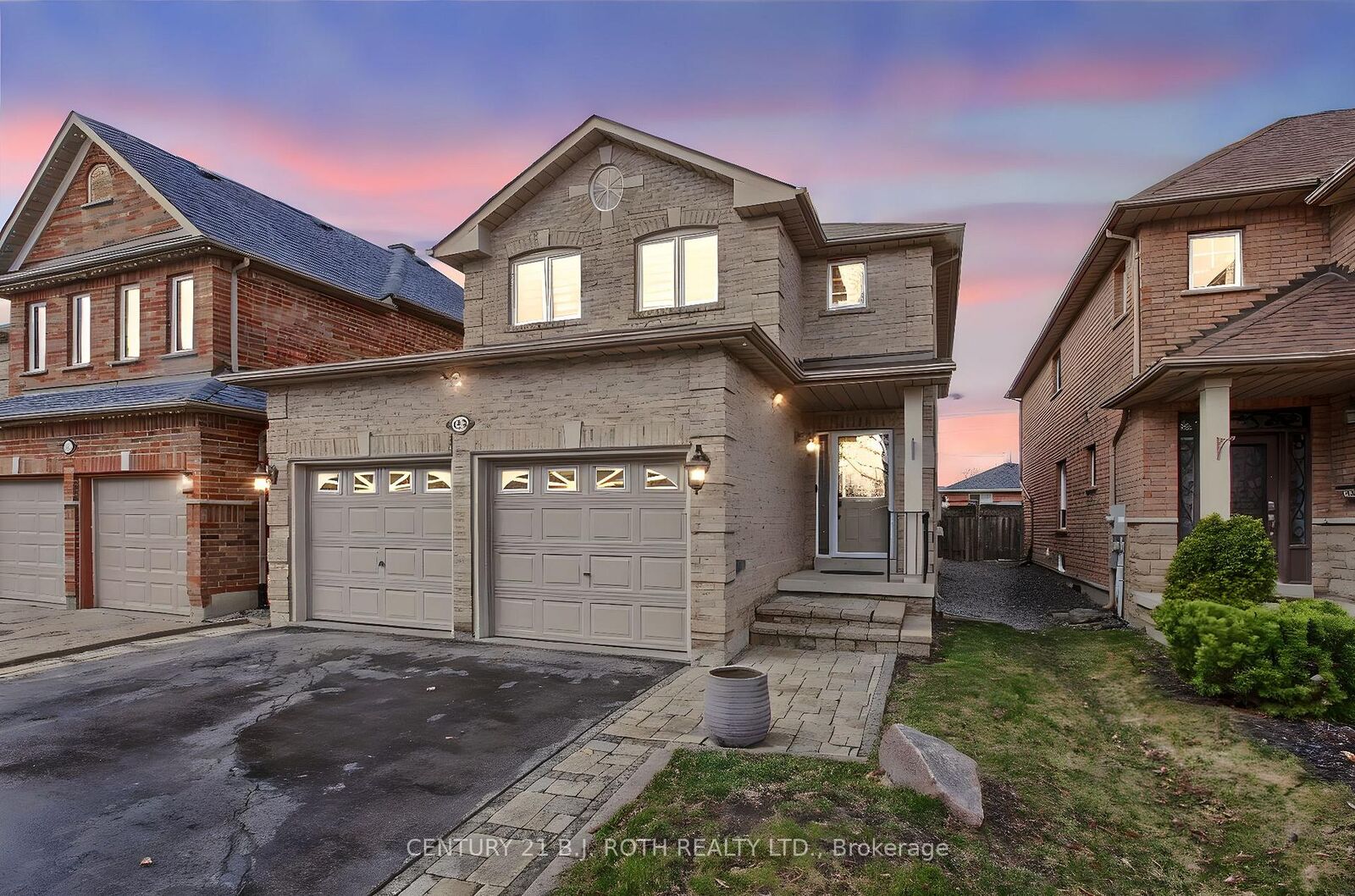 Property Photo:  484 Menczel Crescent  ON L3X 2P6 