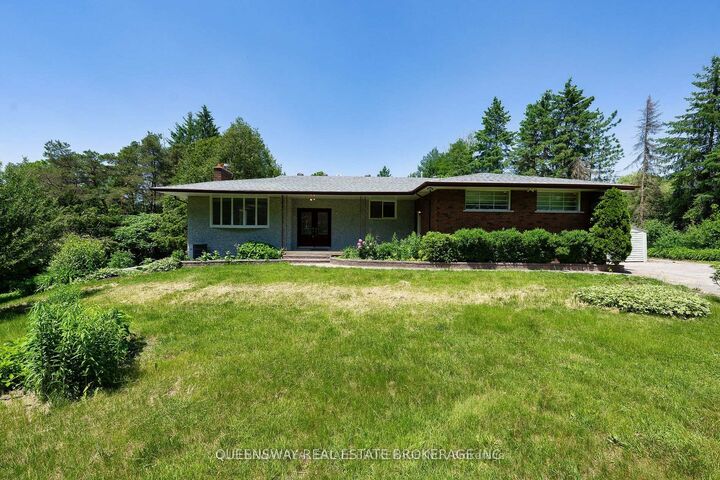 1268 15th Side Road — photo 1