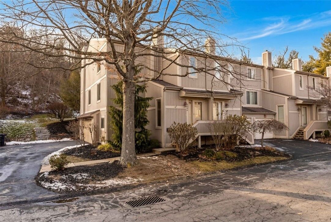 Property Photo: 1548 Pineview Drive PA 15241