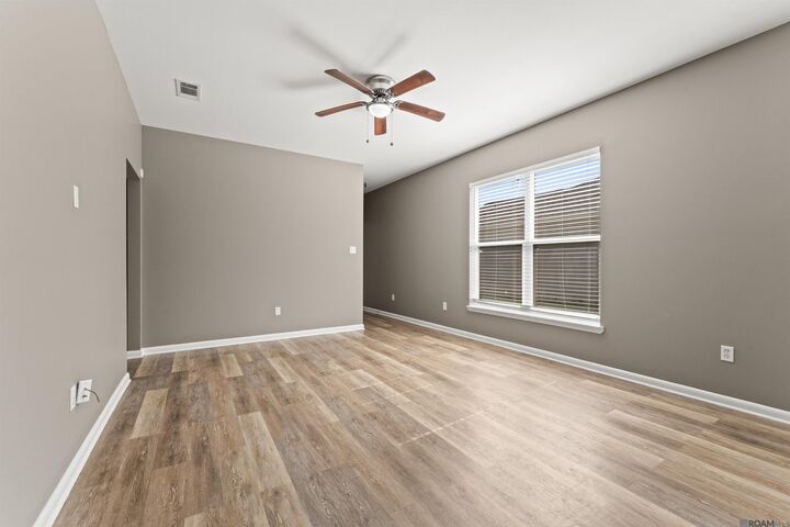 Property Photo: 2352 Marci Ct LA 70807