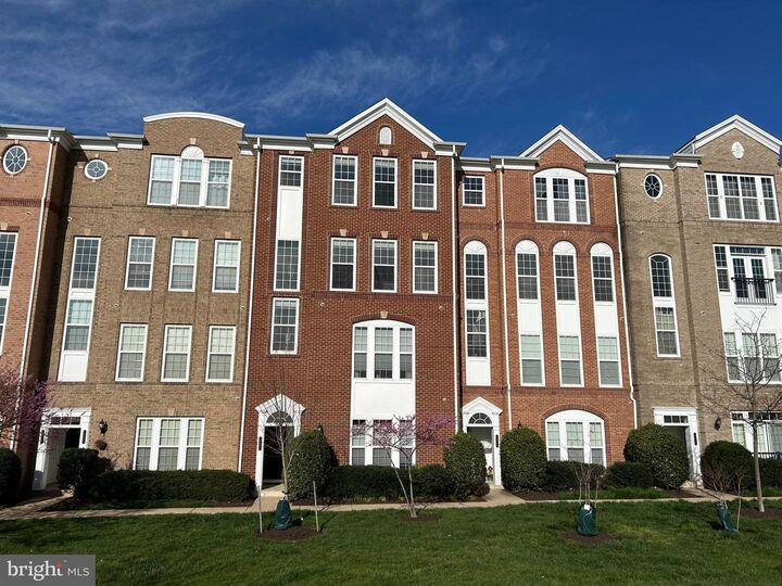 Property Photo: 20630 Sibbald Square VA 20147