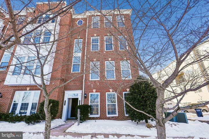 Property Photo:  20630 Sibbald Square  VA 20147 