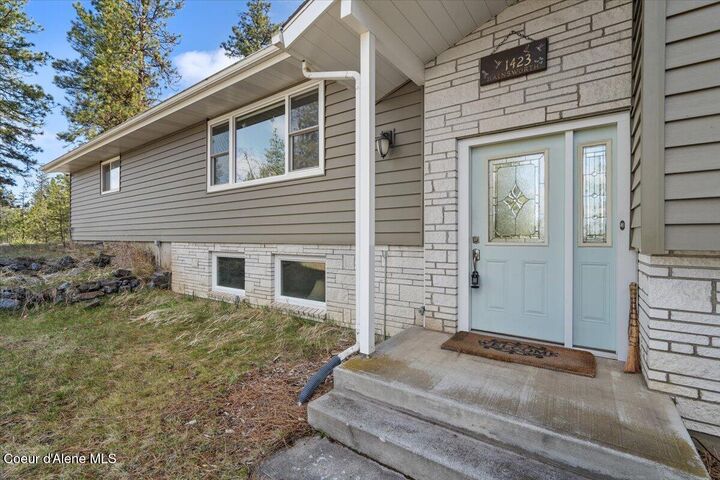 Property Photo: 1423 S Pulpwood Rd WA 99022