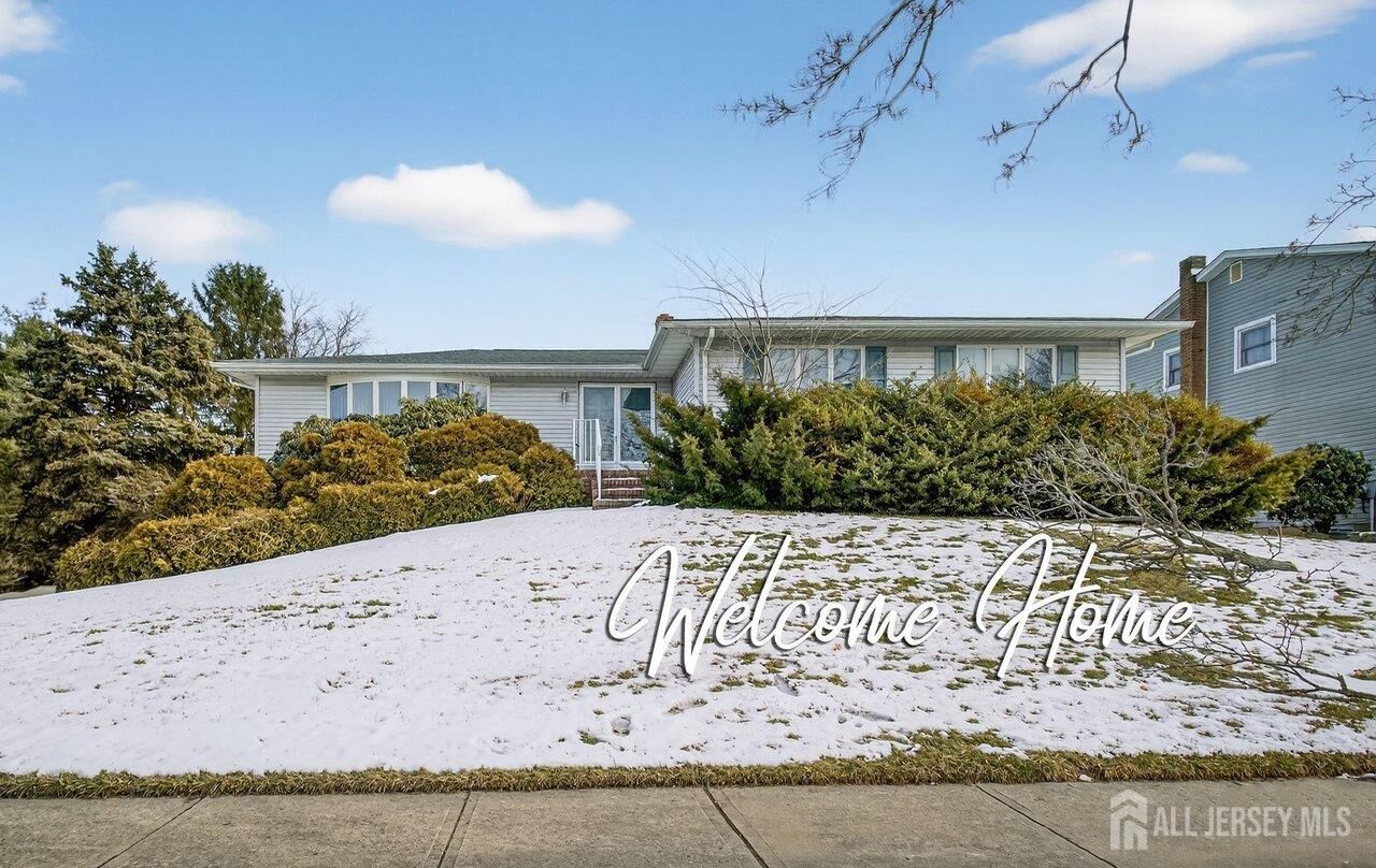 Property Photo:  30 Iroquois Drive  NJ 08859 