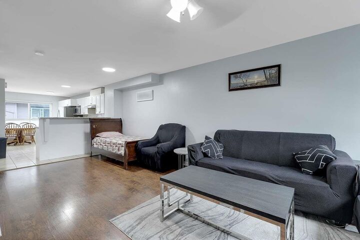 Photo de la propriété: 12730 66 Avenue 2 BC V3W 1P3