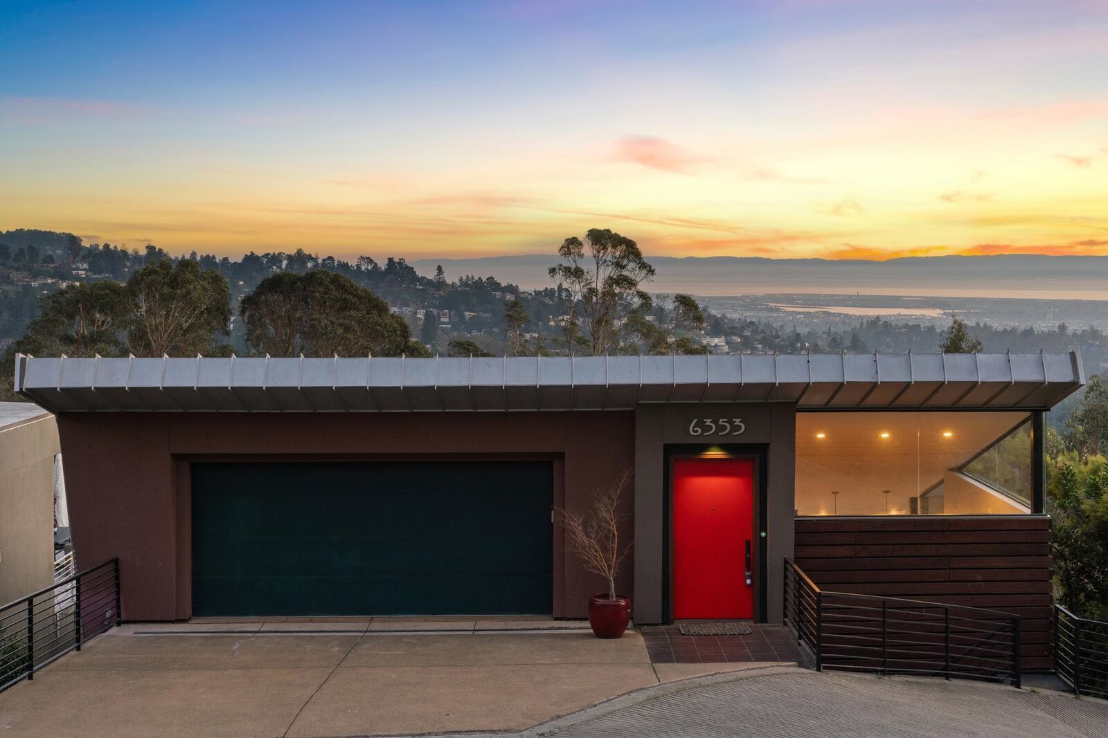 Property Photo: 6353 Skyline Blvd CA 94611