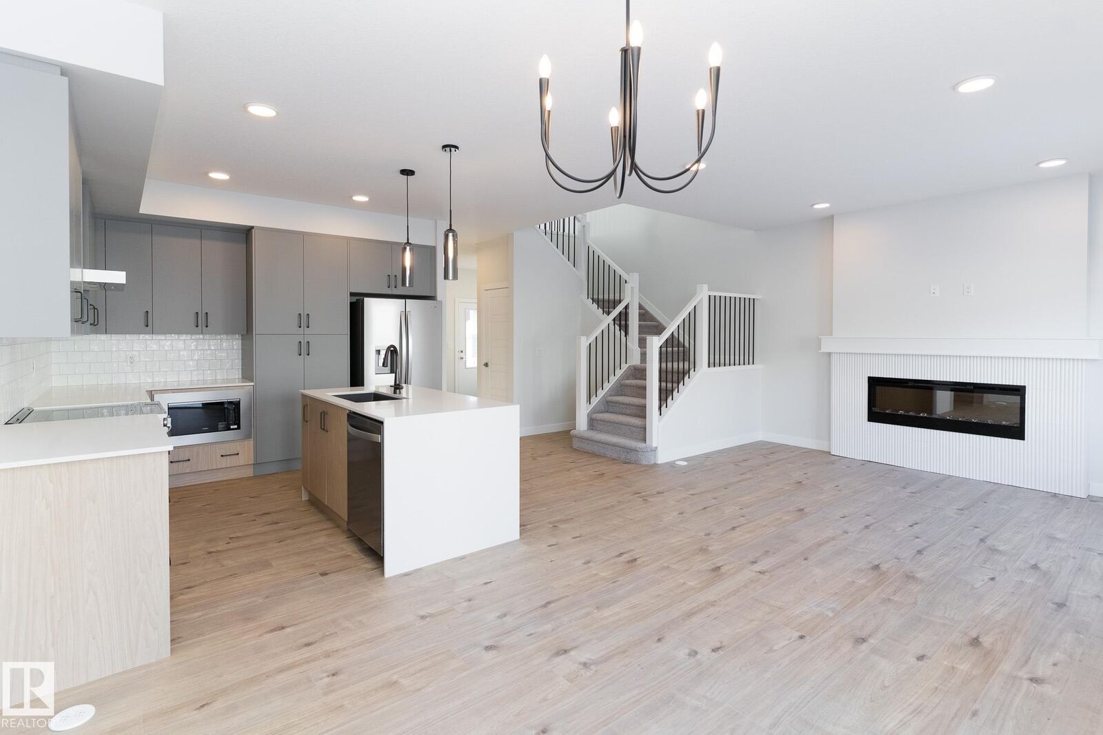 Property Photo:  3038 Dixon Landing SW  AB T6W 5L2 