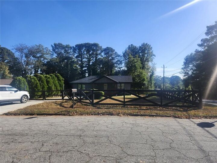Property Photo: 3435 Maplehurst Drive GA 30032