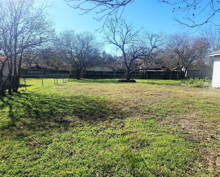 Property Photo:  702 Maple Street  TX 77995 
