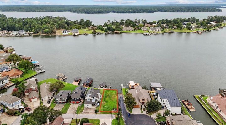 Property Photo:  243 Clear Water Street E  TX 77356 