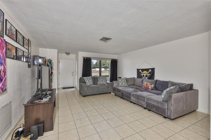 Property Photo: 5534 22nd Avenue N FL 33710
