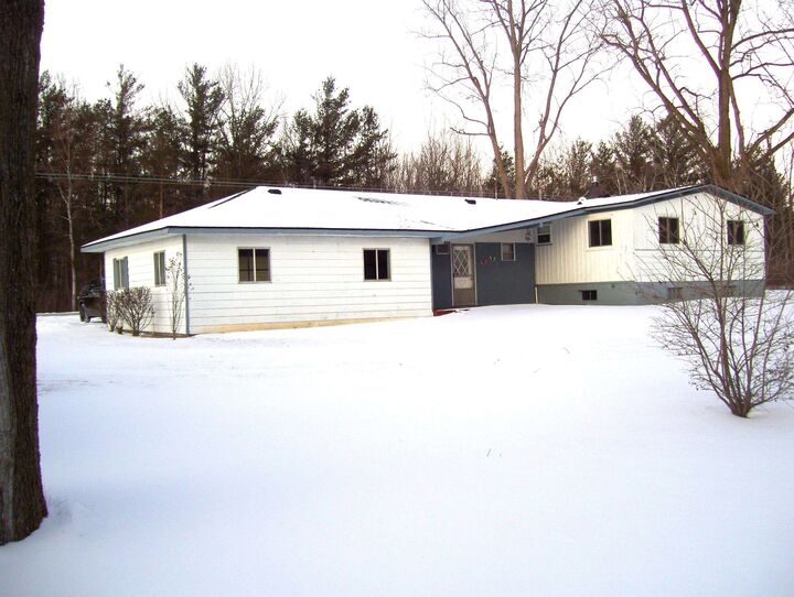Property Photo: 707 W Linwood Rd. Road MI 48634