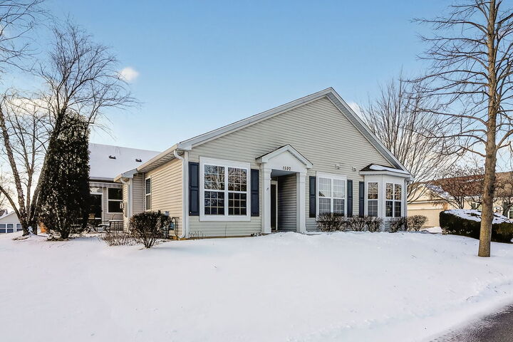 Property Photo:  1592 W Ludington Circle  IL 60446 