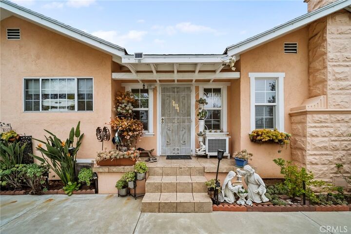 Property Photo: 1747 N Avenue 46 CA 90041