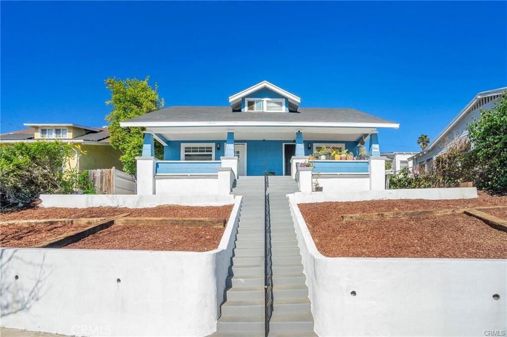 Property Photo:  2537 Elsinore St  CA 90026 