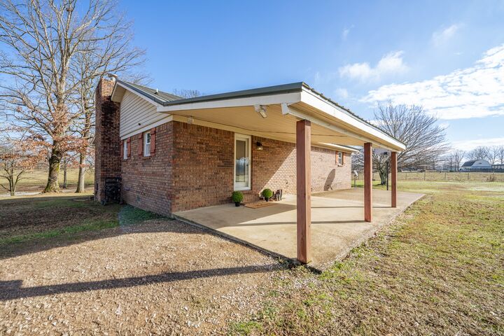 Property Photo:  2098 Spain Rd  TN 38452 