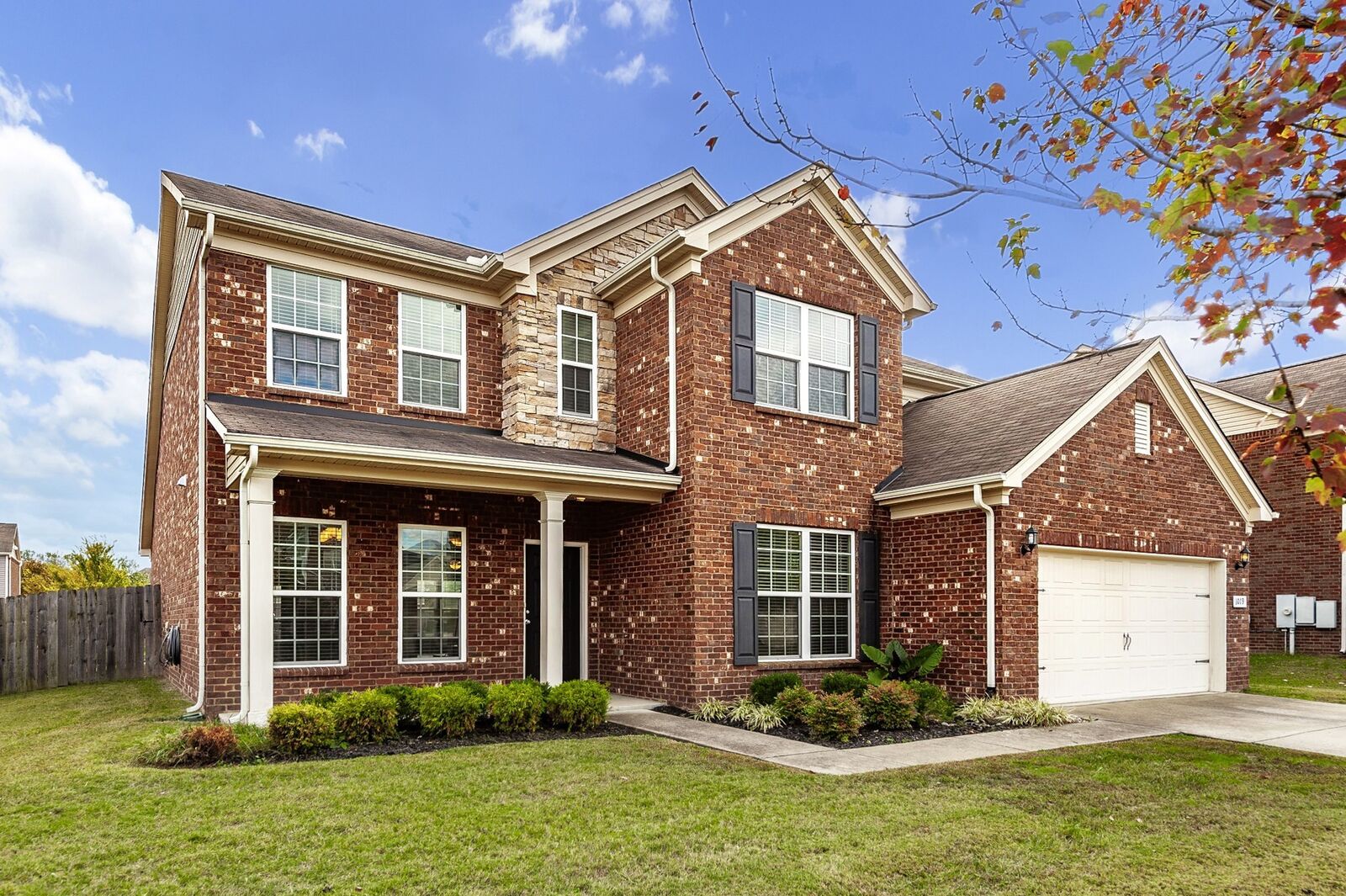 Property Photo: 1019 Lacebark Ln TN 37075