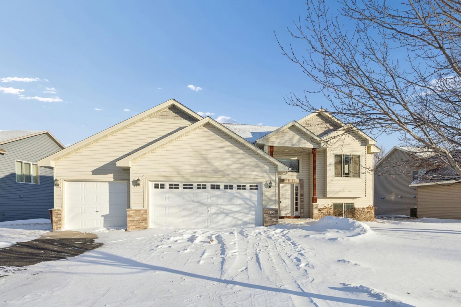 Property Photo:  512 Frankfort Way  MN 55390 