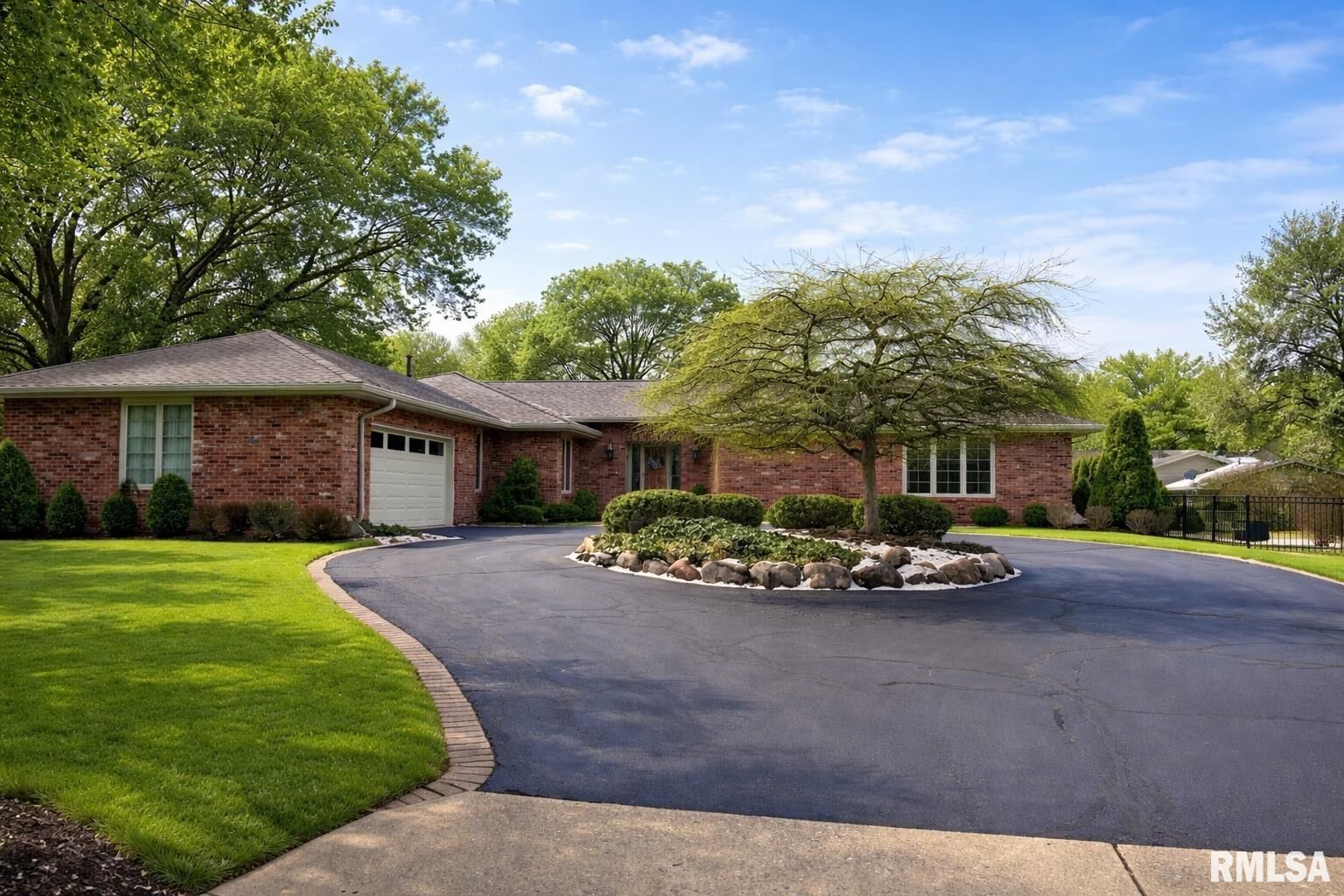 Property Photo: 108 E Coventry Lane IL 61614