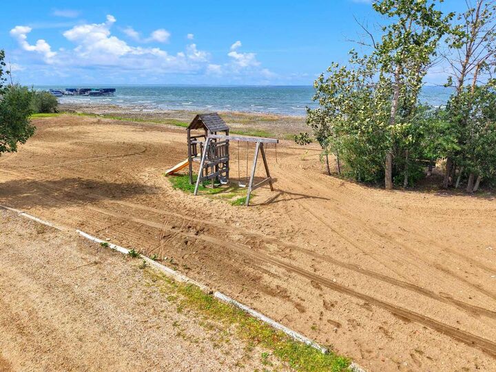Property Photo: 41310 Range Road 282 135 AB T4L 2N3