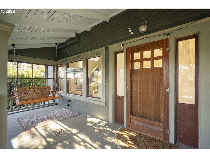 Property Photo: 7060 SE 13th Ave OR 97202