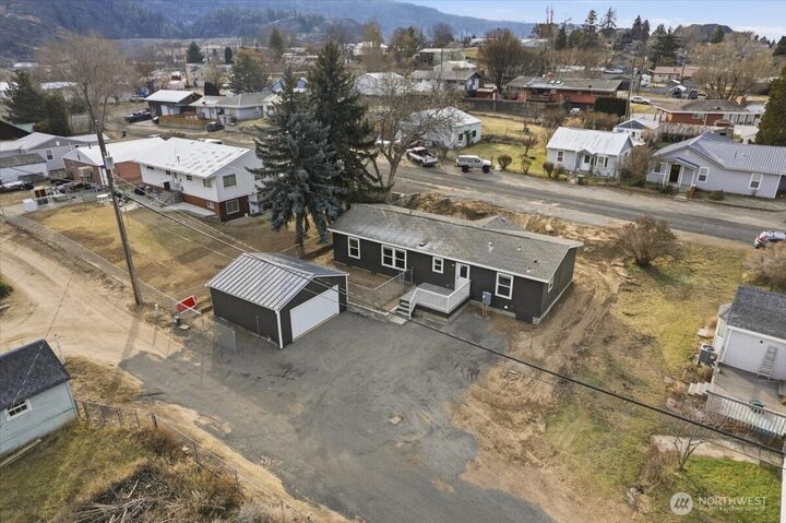 Property Photo: 112 Washington Place WA 99123