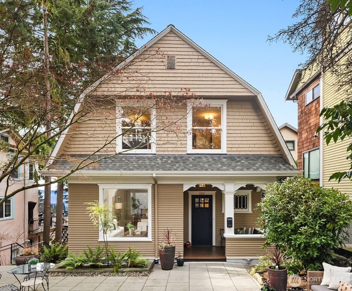 Property Photo:  1937  7th Avenue W  WA 98119 