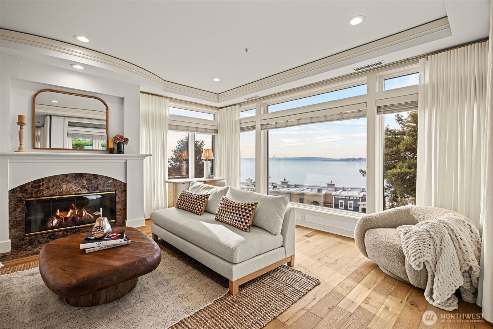 Property Photo:  225  2nd Street S D4  WA 98033 