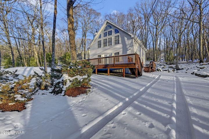 Property Photo:  121 Canterbrook Drive  PA 18428 