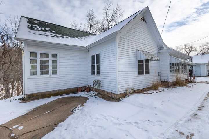 Property Photo: 469 Dewey Avenue IL 61036