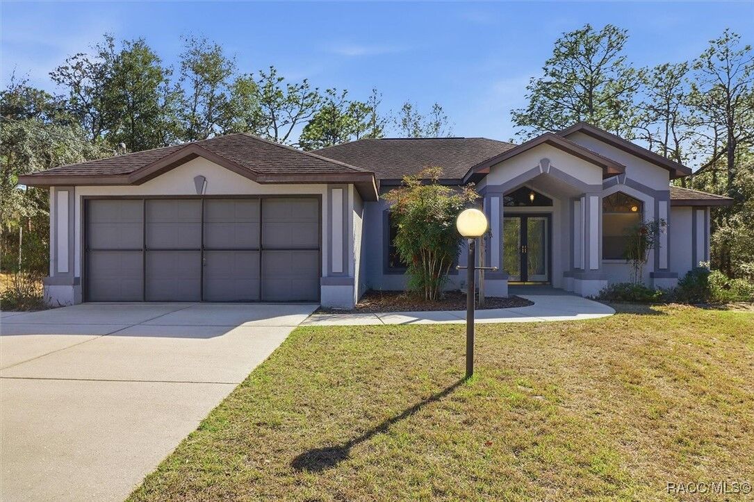 Property Photo:  1724 E McKinley Street  FL 34442 