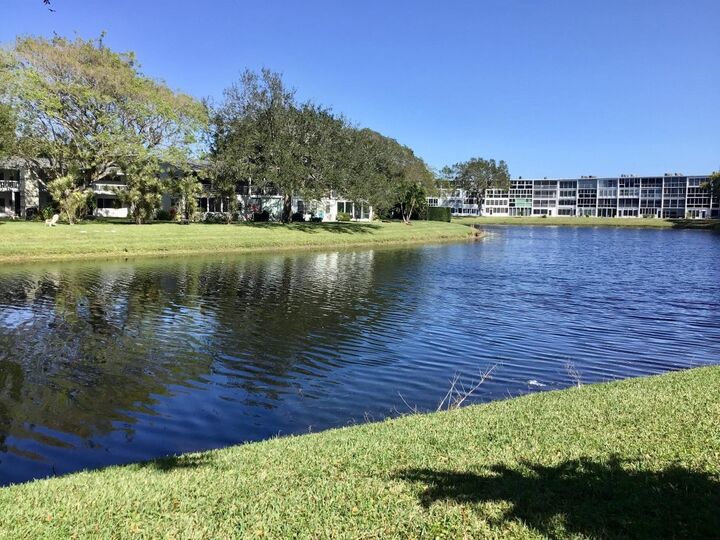 Property Photo:  7 Oakridge B 7  FL 33442 