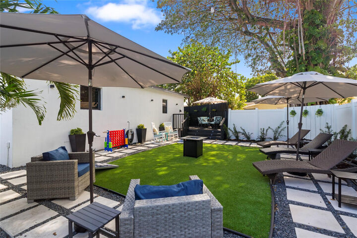 Property Photo:  719 NE 36th Street  FL 33334 