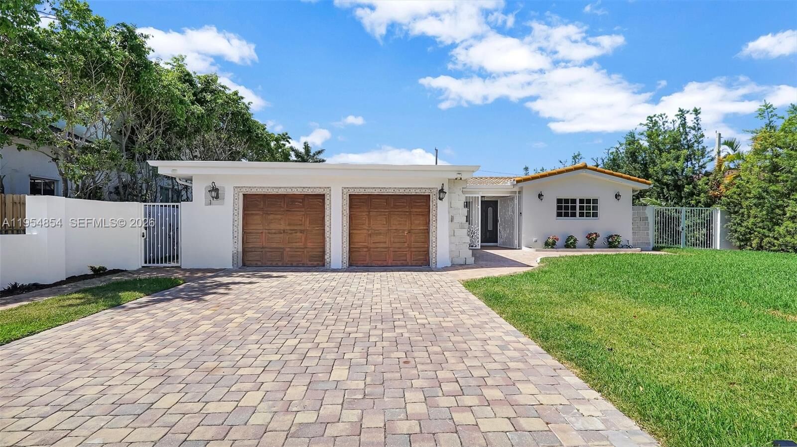 Property Photo:  1311 Pierce St  FL 33019 